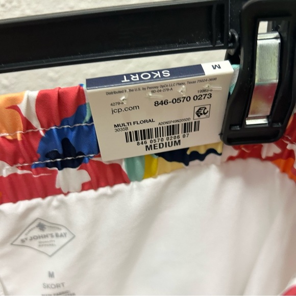 St. John's Bay Pull On Multi Floral Skort NWT M - Picture 7 of 7